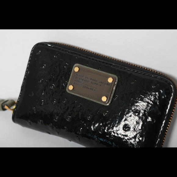 Marc Jacobs wristlet - Picture 2 of 9